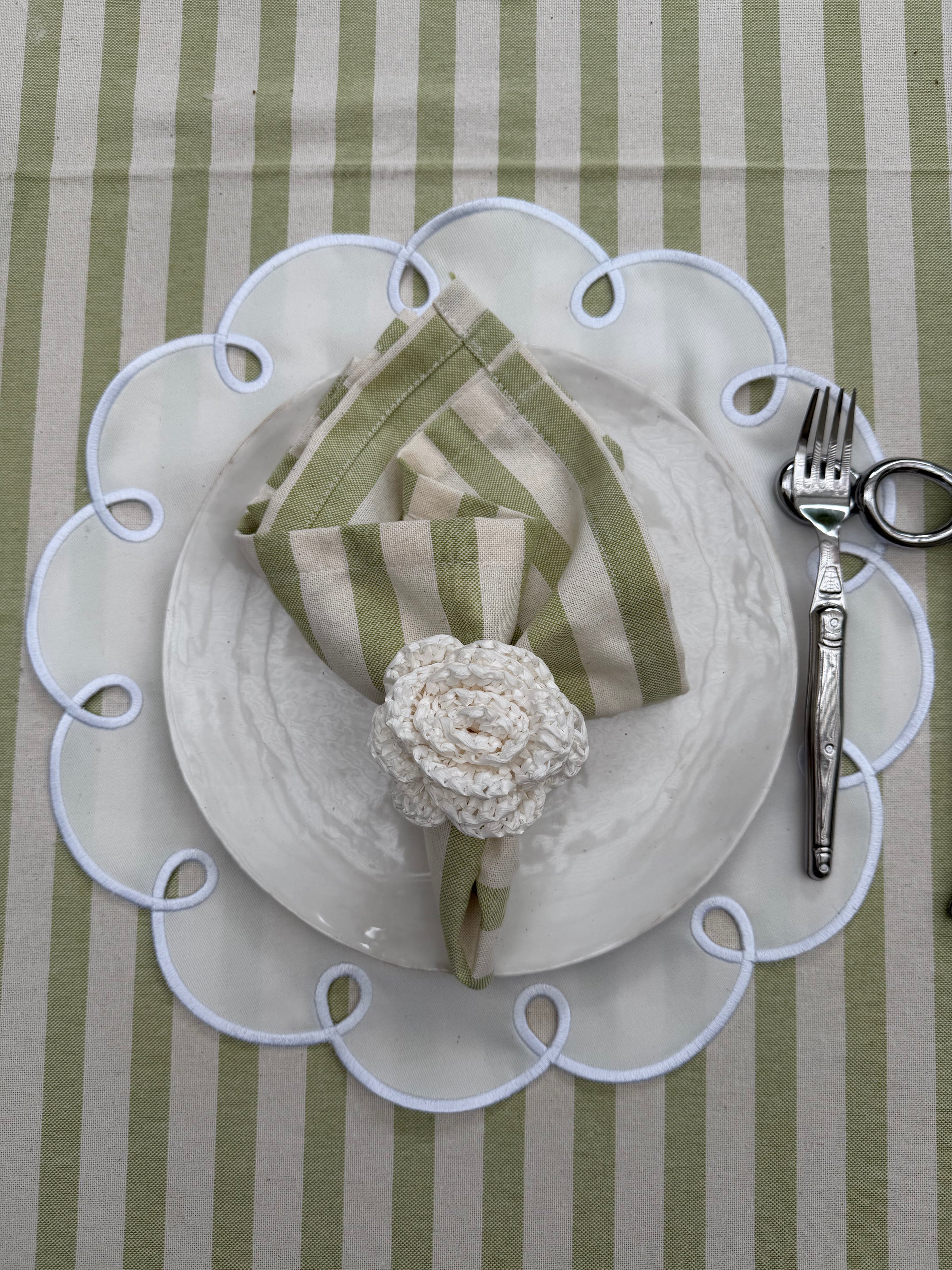 White placemat with beige embroidery - set of 6